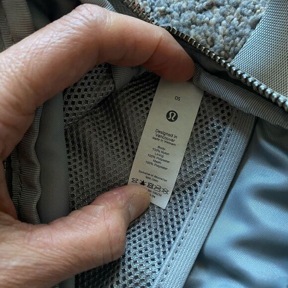 Lululemon Everywhere Women's Belt Bag Gray Small 8x5" Pockets Travel - Picture 6 of 6